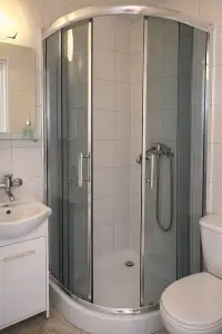 8FB0EF3C F1A8 4E13 AF7B 0447D392EFC1 200x300