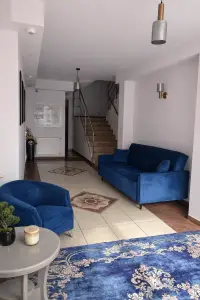 91B4A08F 99FF 46CB ADB2 8C22E4CC921D 200x300