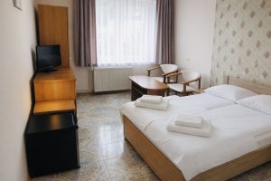 4565E28D 2A5C 4F81 8FB9 7C7784A1175F 300x200