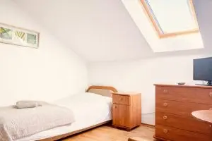 6C8FA493 09C9 4BD5 B7AF 18F7B090389A 300x200